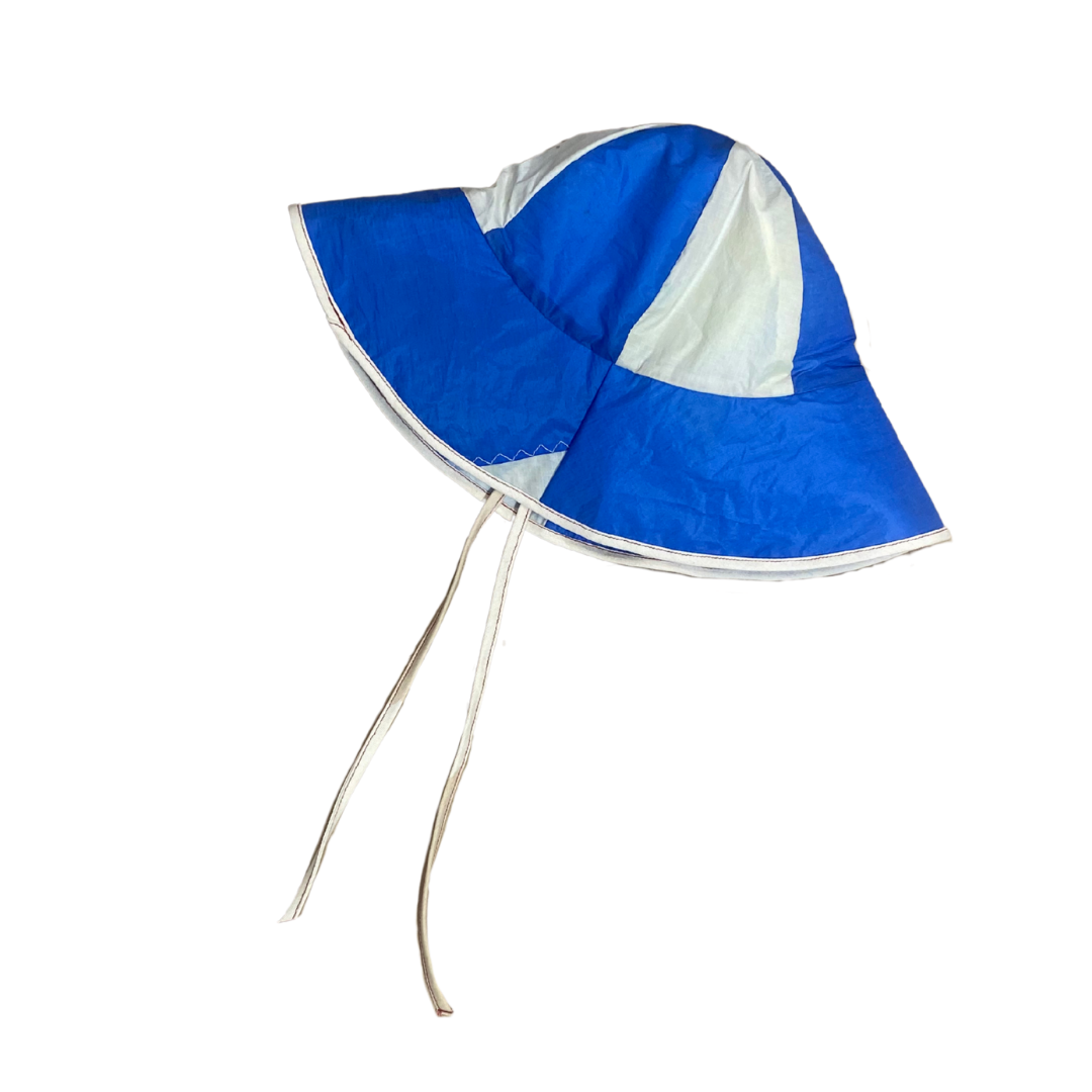 Gato Heroi FLIGHT Bucket Hat in White Blue