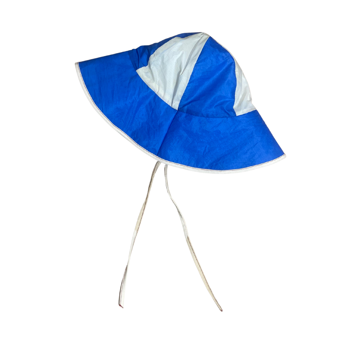 Gato Heroi FLIGHT Bucket Hat in White Blue